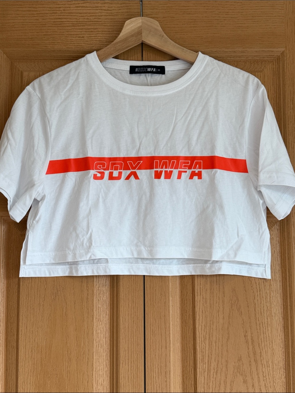 SD x WFA White slouchy Crop Tee with Neon Orange Stripe XS